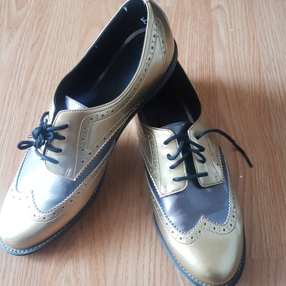 Shoes - Picture 3 of 4